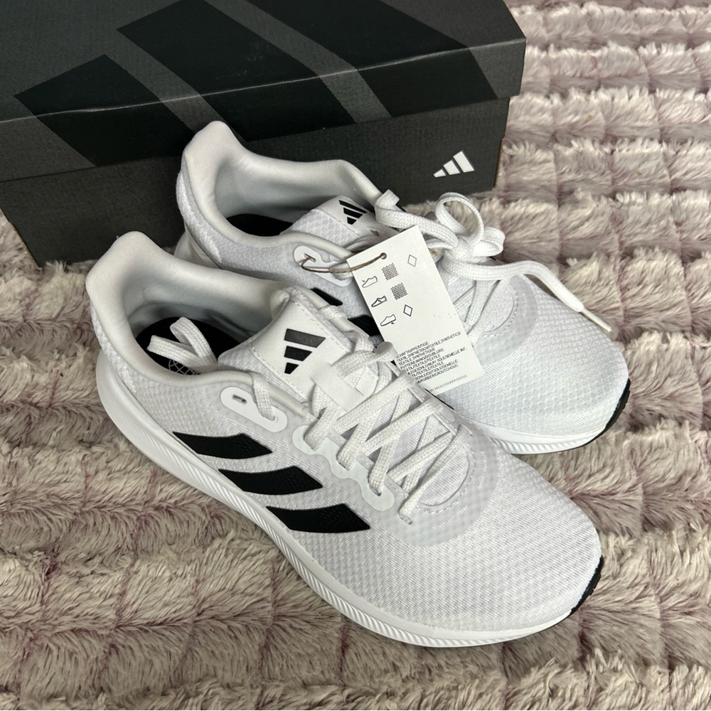Runfalcon Adidas Wide Women Sneakers size 8 wide